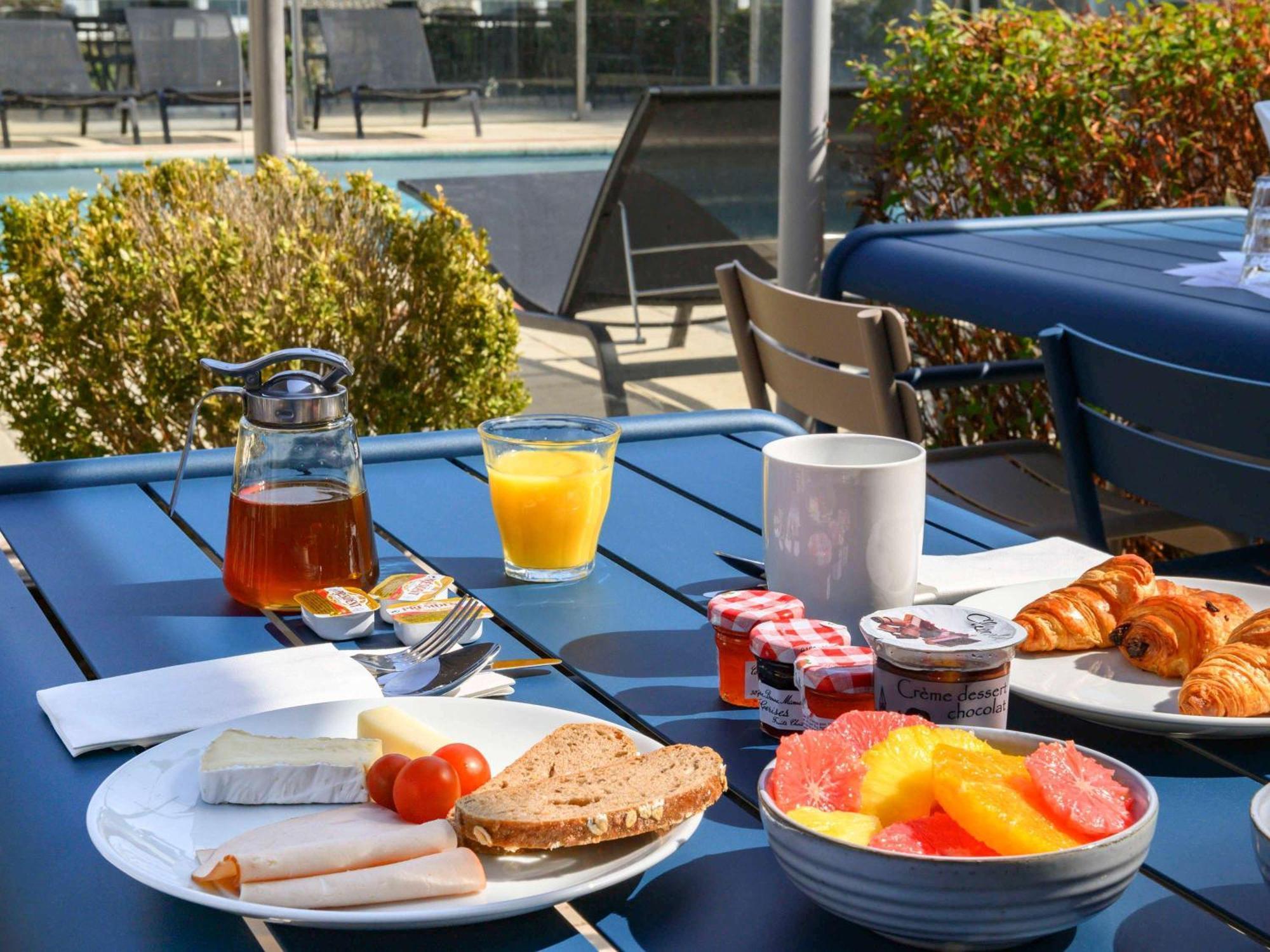 Hotel Novotel Evry 4*